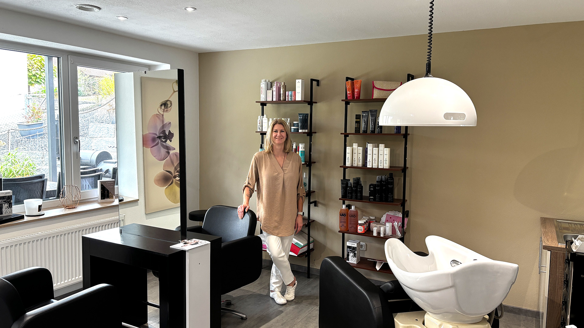 Daniela Lahrssen im Salon